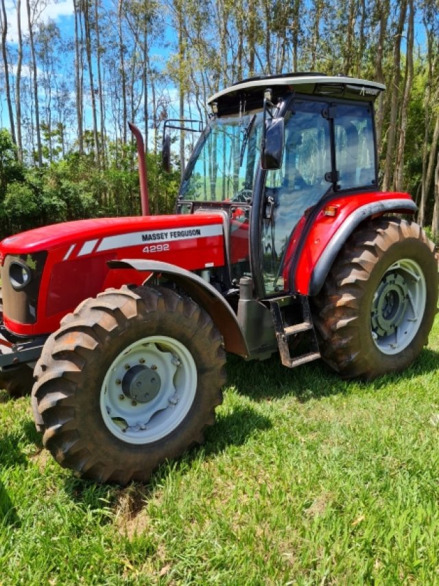 Cabina Trator - Massey Ferguson - MF 4292 Cabina Trator - Massey Ferguson - MF 4292