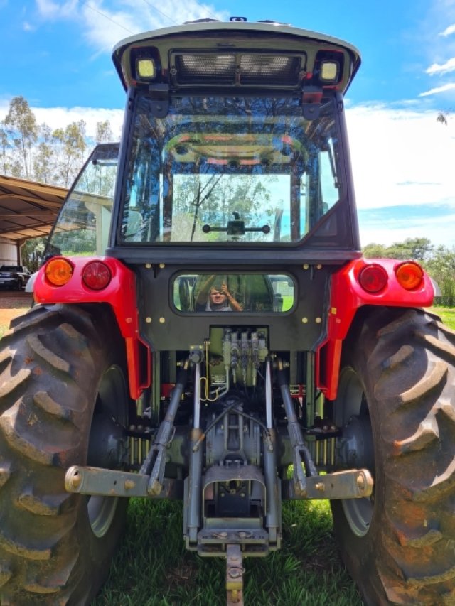 Cabina Trator - Massey Ferguson - MF 4292 Cabina Trator - Massey Ferguson - MF 4292