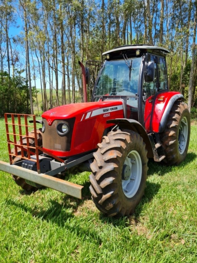 Cabina Trator - Massey Ferguson - MF 4292 Cabina Trator - Massey Ferguson - MF 4292