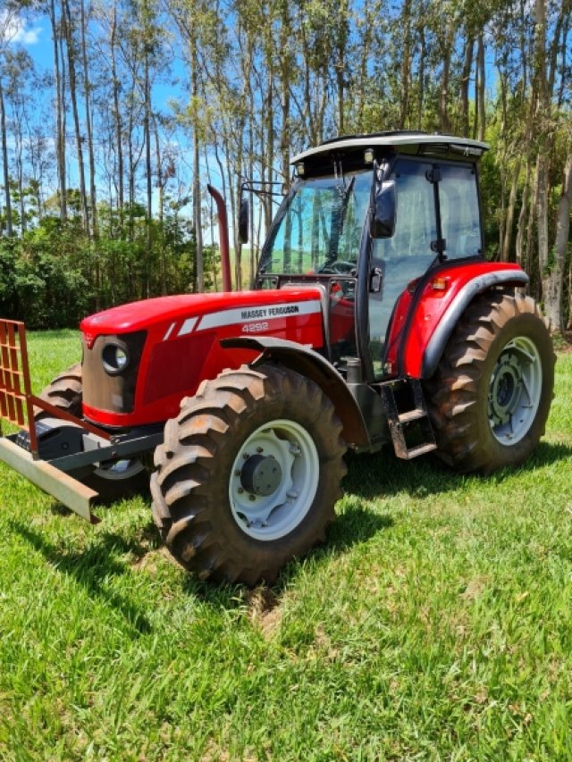 Cabina Trator - Massey Ferguson - MF 4292 Cabina Trator - Massey Ferguson - MF 4292