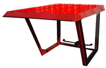 A Capota Agroleite possui desenvolvimento especifico com estrutura met&aacute;lica desenvolvida em perfis de fabrica&ccedil;&atilde;o pr&oacute;pria elaborado a partir de bobinas de a&ccedil;o carbono SAE 1008/1010. Os perfis de conforma&ccedil;&atilde;o continua Agroleite foram especialmente elaborados para propiciar maior resist&ecirc;ncia mec&acirc;nica visando aumentar a seguran&ccedil;a do operador sem comprometer o design inovador e moderno das nossas capotas. O processo de fabrica&ccedil;&atilde;o da cabina segue r&iacute;gidos padr&otilde;es de qualidade e controle especificados e certificados pela ISO 9001 e 14001. VIDROS A Capota possui vidros verdes temperados de 4 mm de espessura, possibilitando grande visibilidade (mais de 80 % de &aacute;rea aberta), maior resist&ecirc;ncia mec&acirc;nicas e seguran&ccedil;a ao operador (em caso de quebra do vidro, os estilha&ccedil;os ser&atilde;o extremamente pequenos n&atilde;o colocando em risco a vida do operador). Devido &agrave; disponibilidade de a Agroleite possuir modelagem e t&ecirc;mpera pr&oacute;pria, as pe&ccedil;as s&atilde;o expostas a testes de fragmenta&ccedil;&atilde;o, toda essa tecnologia nos permite fabricar vidros com diversas espessuras formatos, na cor verde. ACABAMENTOS O processo de pintura da cabina &eacute; eletrost&aacute;tica na cor preto texturizado, acabamento interno em pl&aacute;stico ou fibras de vidro.E possui os seguintes componentes: ITENS DE S&Eacute;RIE: LIMPADOR DIANTEIRO, para capota fechada com frente; VIDROS TEMPERADOS VERDES OU FUM&Ecirc;S 