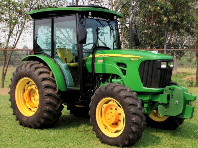 Transforme seu John Deere Linha 5000 E com uma cabine agr&iacute;cola completa com ar-condicionado, conforto premium e instala&ccedil;&atilde;o na propriedade. Mais prote&ccedil;&atilde;o, produtividade e valoriza&ccedil;&atilde;o do trator com a qualidade Agroleite.
