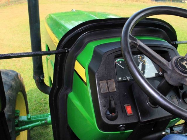 Transforme seu John Deere Linha 5000 E com uma cabine agr&iacute;cola completa com ar-condicionado, conforto premium e instala&ccedil;&atilde;o na propriedade. Mais prote&ccedil;&atilde;o, produtividade e valoriza&ccedil;&atilde;o do trator com a qualidade Agroleite.