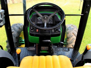 Cabine para Trator John Deere Linha 5000 E com Ar-Condicionado 