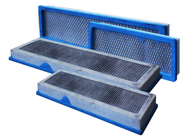 Filtro de Carvão Ativado, para cabinas originais JD.
Kit completo com 2 pares de filtros, 2 internos e 2 externos.

C�
